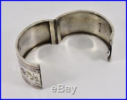 Antique Victorian Solid Silver Aesthetic Hinged Bracelet (G. Loveridge, 1884)